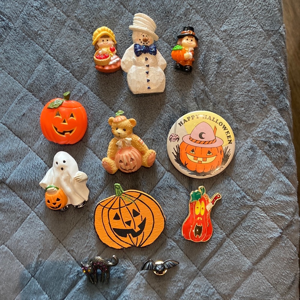 Lot of 11 holiday (mostly Halloween) pins/brooches